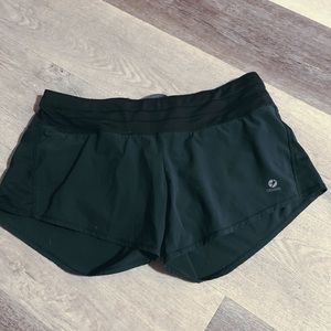 oiselle Toolbelt Roga running shorts